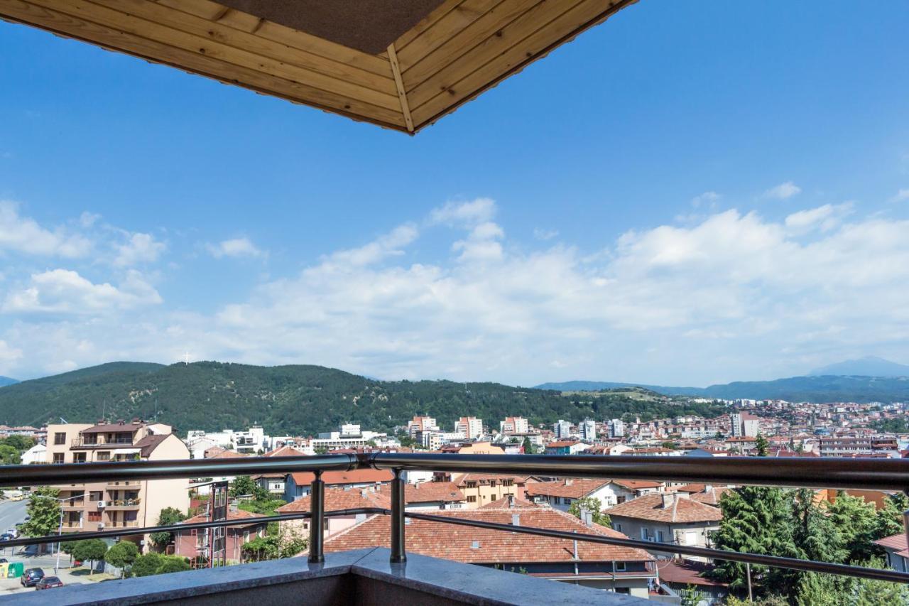 City View Apartment With 2 Bedrooms And Free Garage Blagoevgrad Bagian luar foto